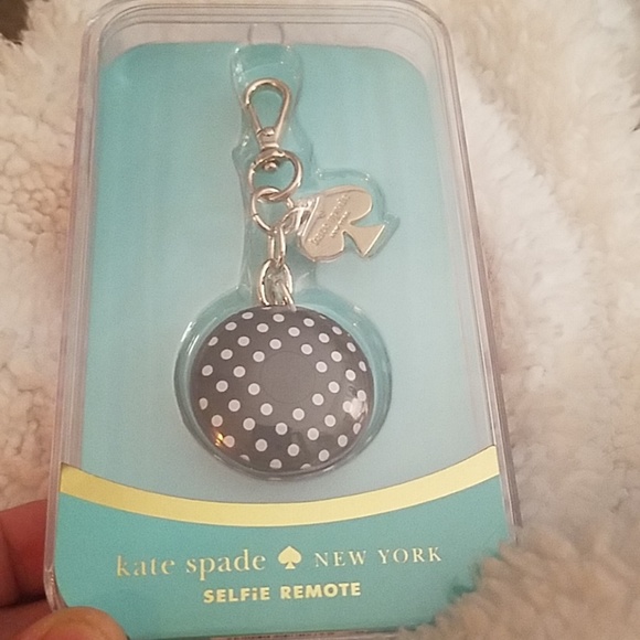 kate spade Accessories - Kate Spade Selfie Remote